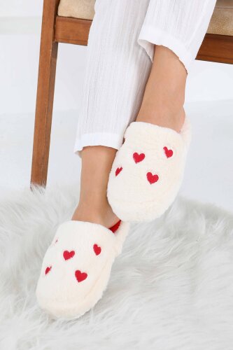 Kadın Beyaz Kalp Detaylı Peluş Ev Terliği - 27775-BEYAZ - 4