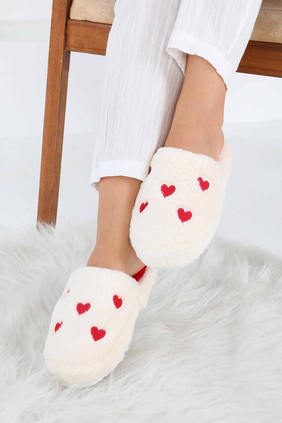 Kadın Beyaz Kalp Detaylı Peluş Ev Terliği - 27775-BEYAZ - 4