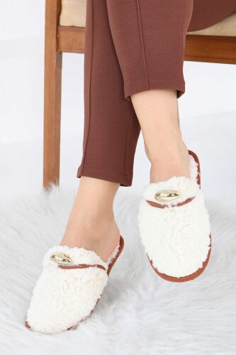 Kadın Ekru Tokalı Peluş Ev Terliği - 27912-EKRU